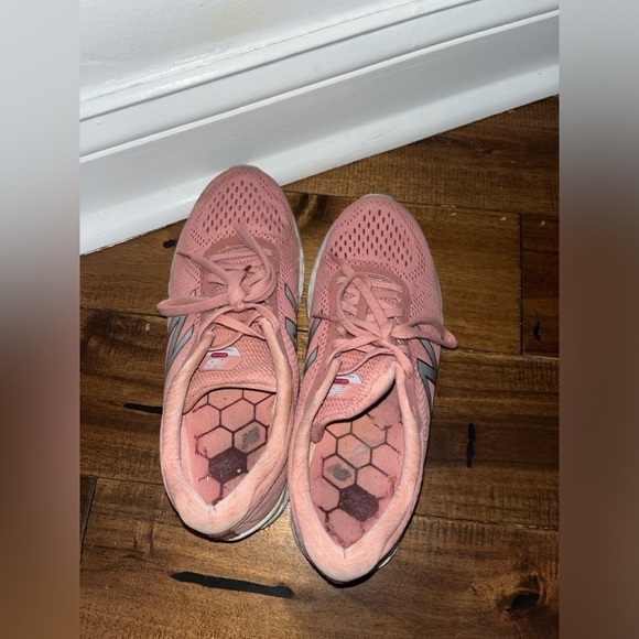 NEW BALANCE Arishi Fresh Foam Women US 8 Running Training Pink Shoes - Picture 4 of 10